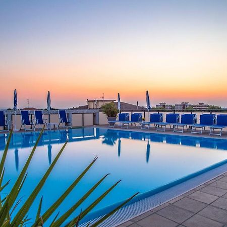 Renzo Hotel Cesenatico Kültér fotó