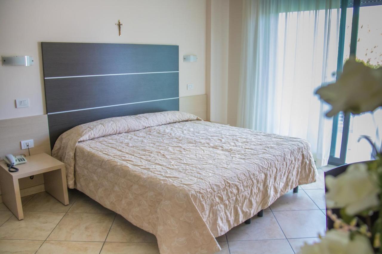 Renzo Hotel Cesenatico Kültér fotó