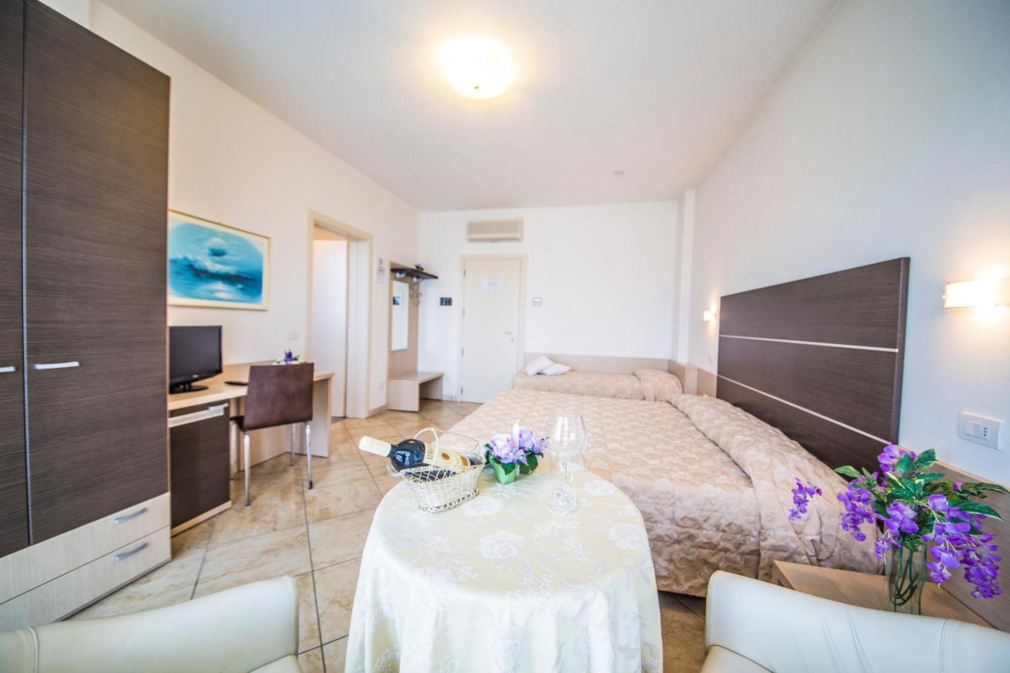 Renzo Hotel Cesenatico Kültér fotó