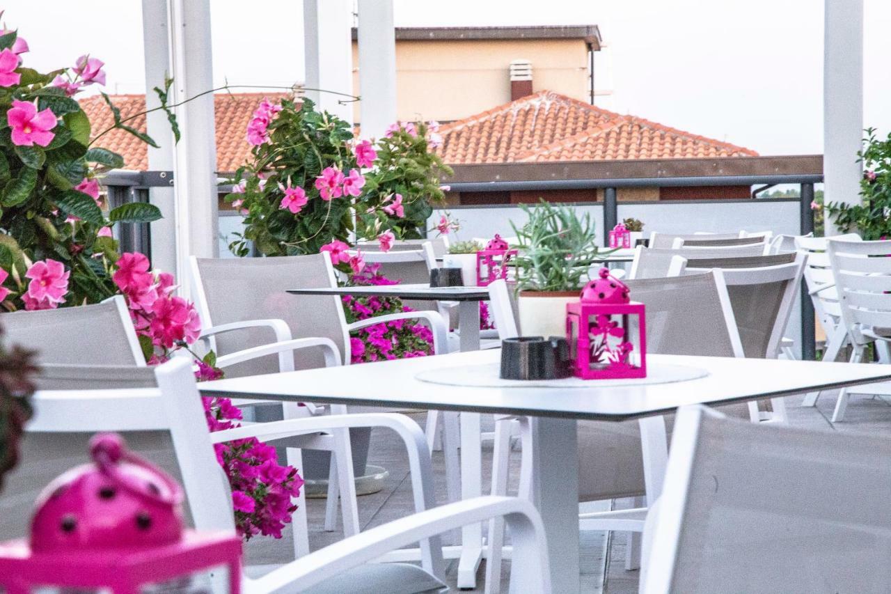 Renzo Hotel Cesenatico Kültér fotó