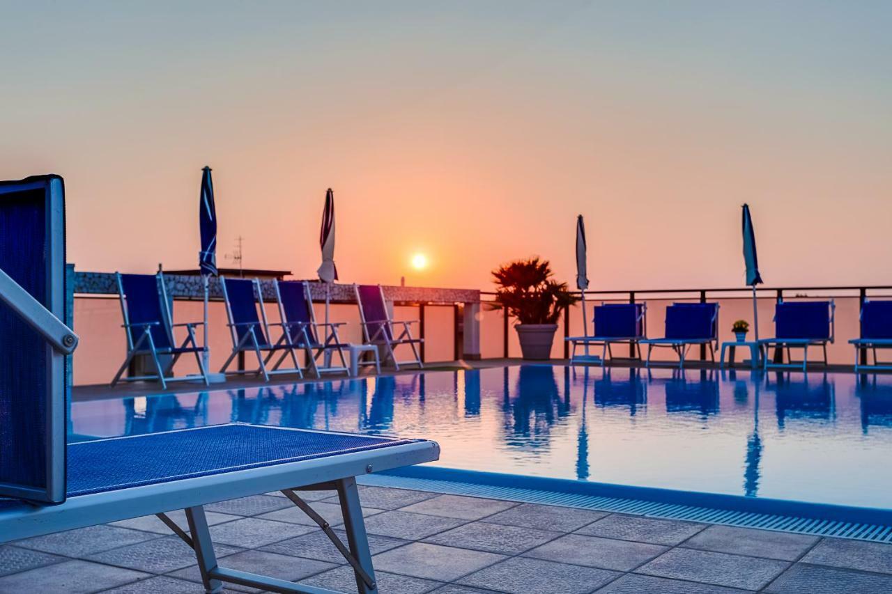 Renzo Hotel Cesenatico Kültér fotó