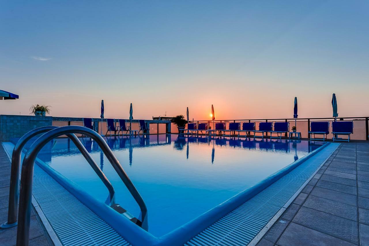 Renzo Hotel Cesenatico Kültér fotó